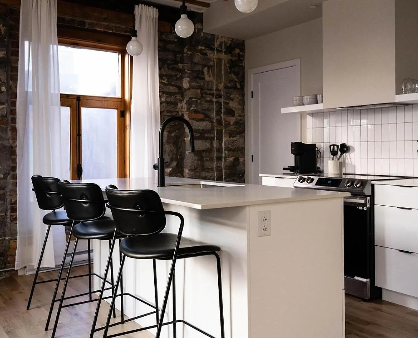 **** Aparthotel Maison Place Royale By Luxury In Transit Montreal Canada